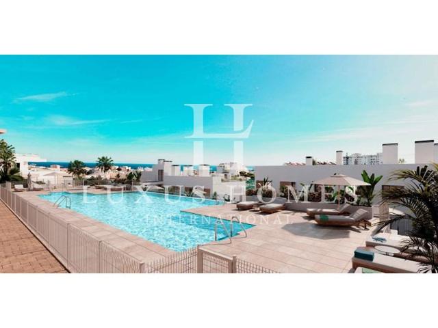 Apartamento en venta en Estepona photo 0