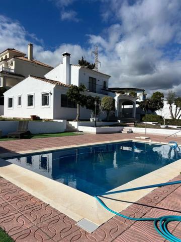 Chalet en venta en Estepona, Las Lomas photo 0