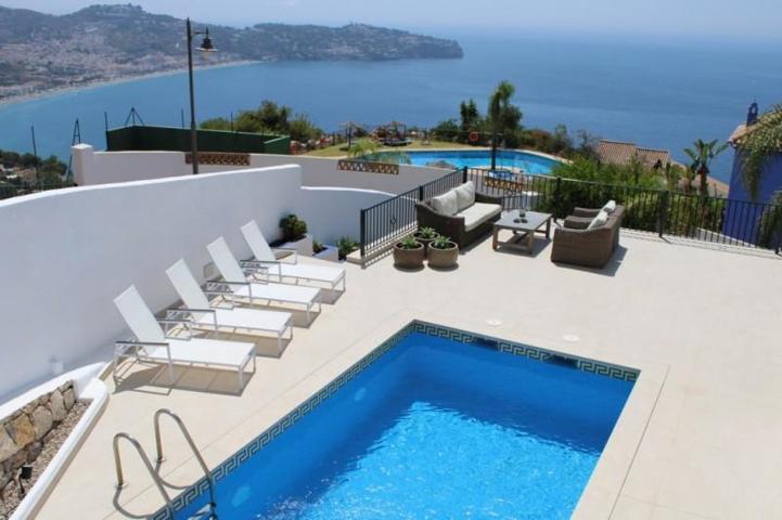 Adosada en venta en La Herradura photo 0