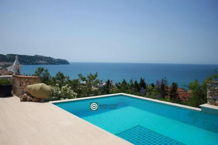 Casa en venta en La Herradura photo 0