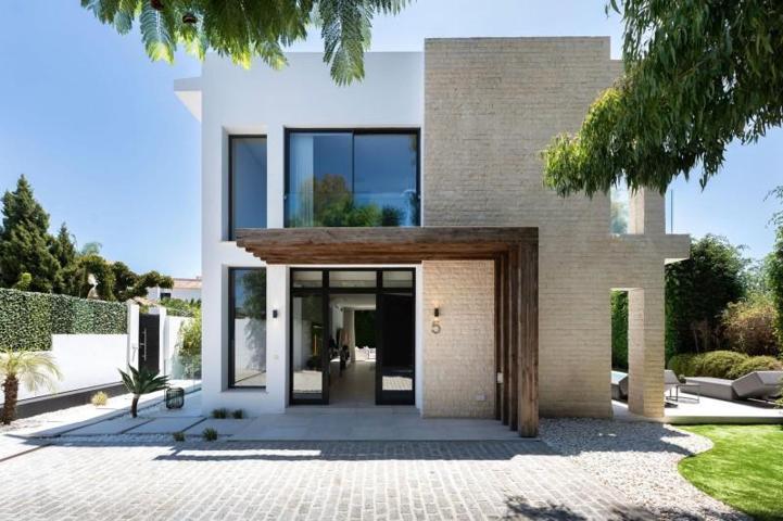 Chalet en venta en Estepona, Nueva Atalaya photo 0