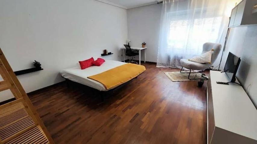 Habitación en alquiler en León, La Palomera photo 0