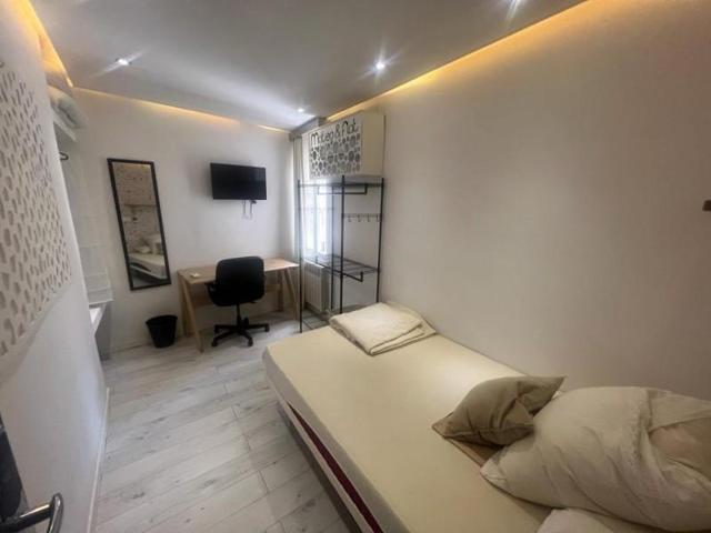 Habitación en alquiler en Granada, Camino de ronda photo 0