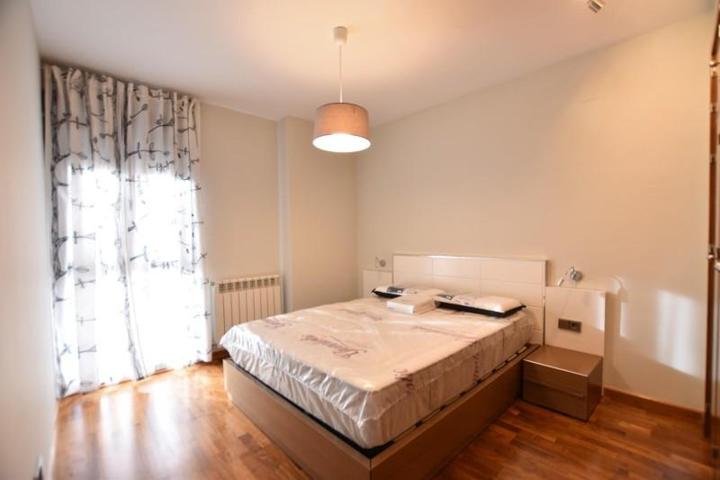 Apartamento en alquiler en Granada, Palacio de Congresos photo 0