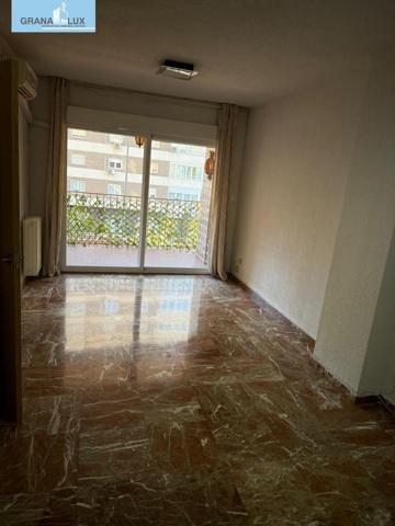 Piso en alquiler en Granada, Alhamar photo 0