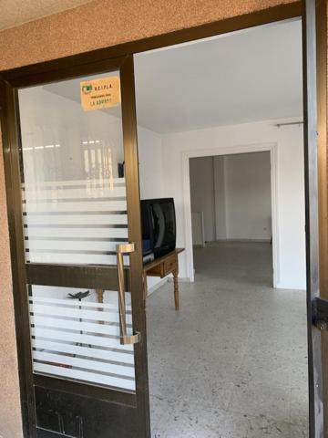Local comercial en venta en La Adrada photo 0
