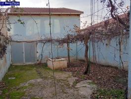 Casa con terreno en venta en Chozas de Abajo, Chozas de Abajo photo 0
