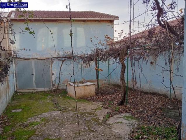 Casa con terreno en venta en Chozas de Abajo, Chozas de Abajo photo 0