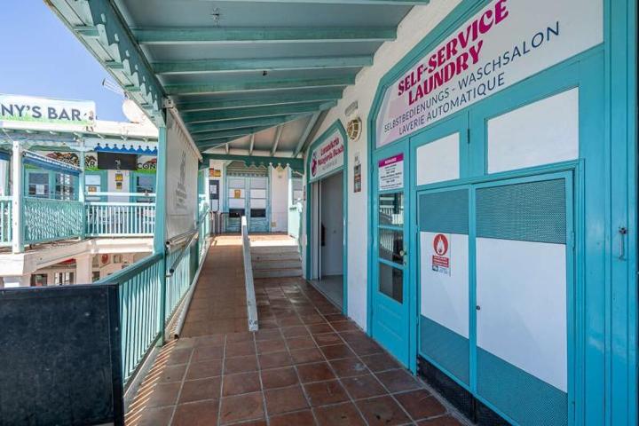 Local comercial en venta en Tías, Puerto del Carmen photo 0