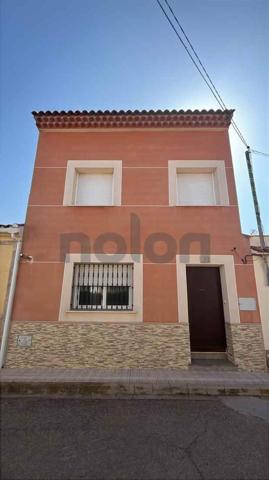 Adosada en venta en Barrax, Centro photo 0