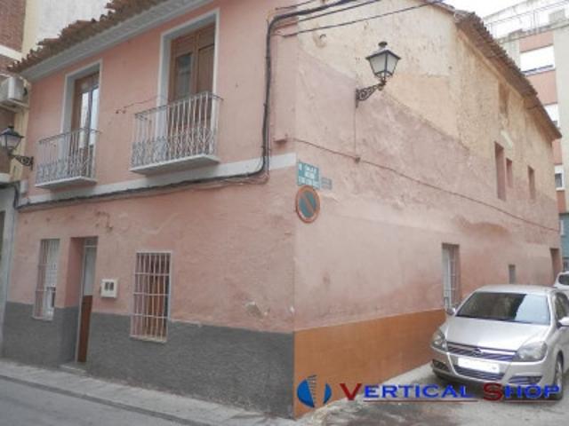Casa en venta en Caudete, Avenida Virgen de Gracia photo 0