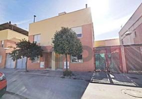 Adosada en venta en Rociana del Condado, El Condado photo 0