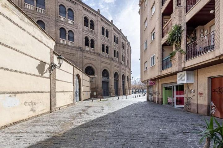 Local comercial en venta en Granada, Plaza de toros photo 0