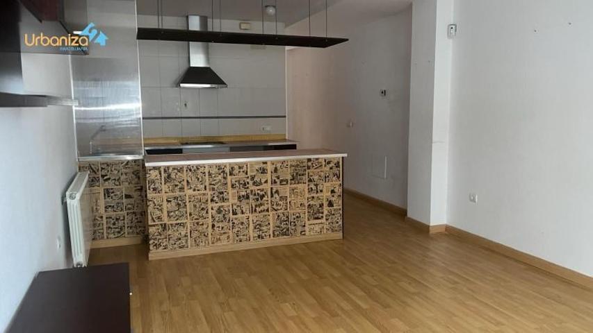 Apartamento en venta en Badajoz, Pardaleras photo 0