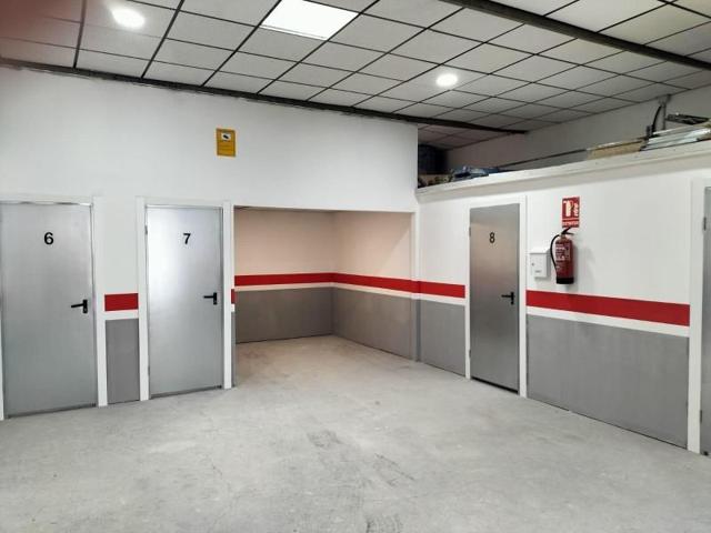 Local comercial en venta en Venta de Baños, Sangar photo 0