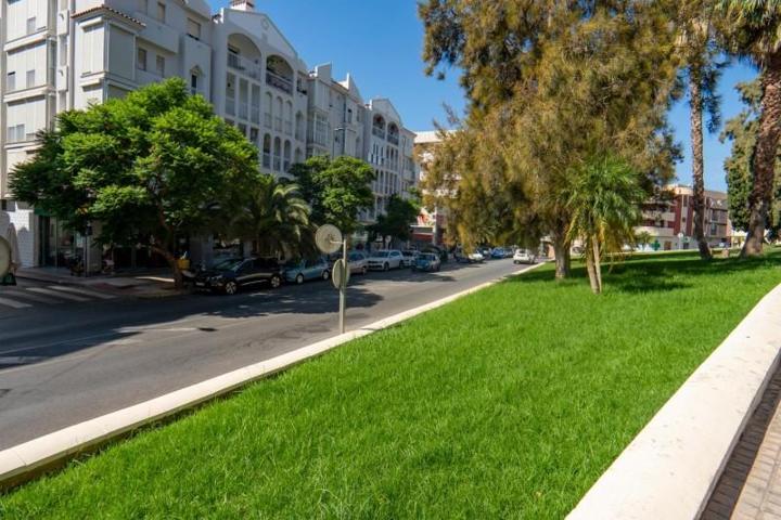 Local comercial en venta en Motril, Av. De Salobreña photo 0