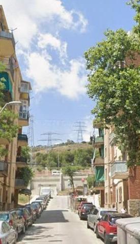 Piso en venta en Barcelona, La Trinitat Nova photo 0