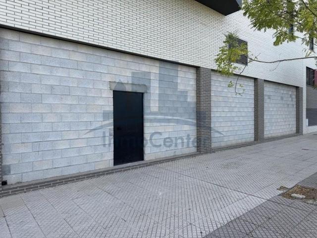 Local comercial en venta en Badajoz, Avda. Elvas photo 0