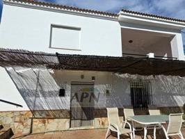 Casa con terreno en venta en Alora photo 0