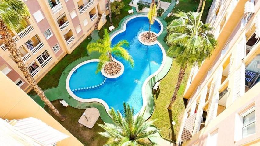 Apartamento en venta en Torrevieja, Centro photo 0