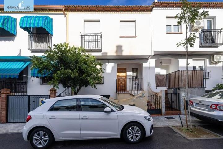 Adosada en venta en Huétor Vega, Zona metropolitana photo 0