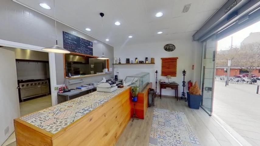 Local comercial en venta en Castelldefels, Muntanyeta photo 0
