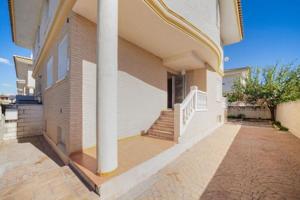 Adosada en venta en Elda, Club de Campo photo 0