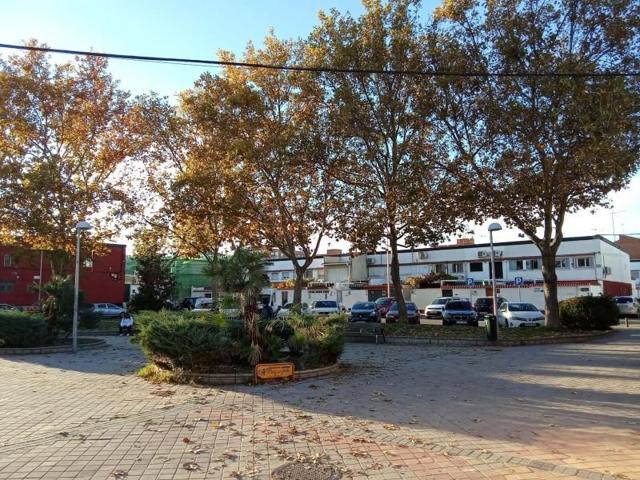 Adosada en venta en Madrid, Madrid photo 0