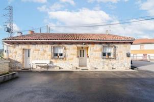 Casa en venta en Siero, Viella-Granda-Meres photo 0