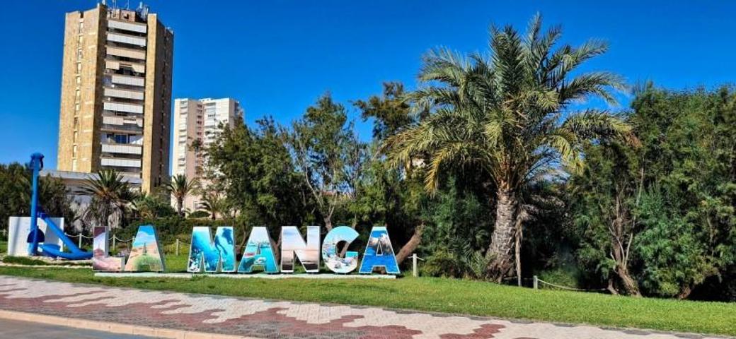 Apartamento en venta en La Manga del Mar Menor, ENTREMARES KM 0 photo 0