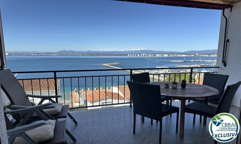 Apartamento en venta en Roses, Far photo 0