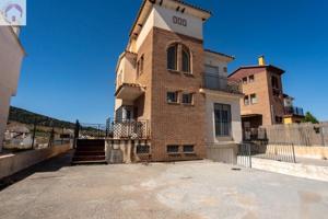 Chalet en venta en Dílar, Urbanizacion canadas del parque photo 0