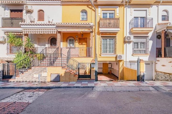 Adosada en venta en Cúllar Vega, Vega de granada zona noroeste photo 0