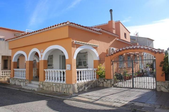 Casa en venta en Oliva, Platja de Oliva photo 0