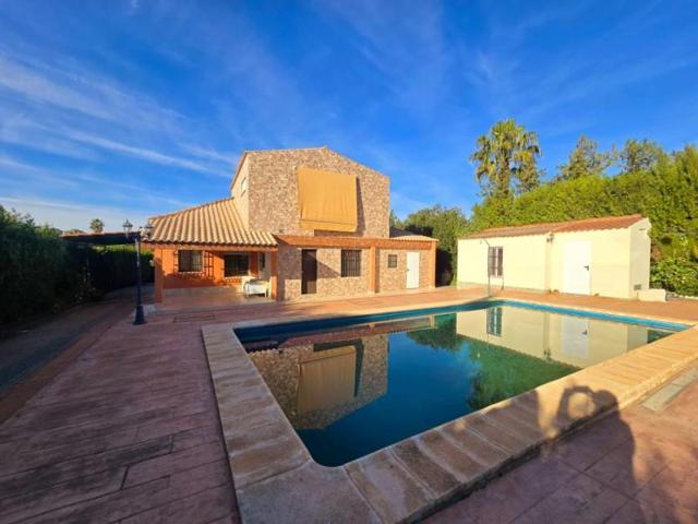 Chalet en venta en Alcalá de Guadaira, Alcala De Guadaira photo 0