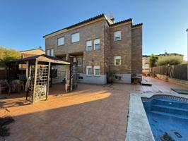 Bungalow en venta en Ugena, Castilla la mancha photo 0