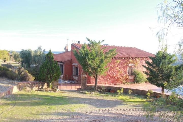 Chalet en venta en Hornachos, Extremadura photo 0