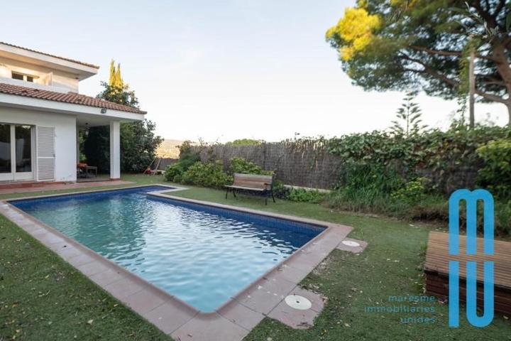 Chalet en venta en Sant Cebrià de Vallalta, Vistamar photo 0