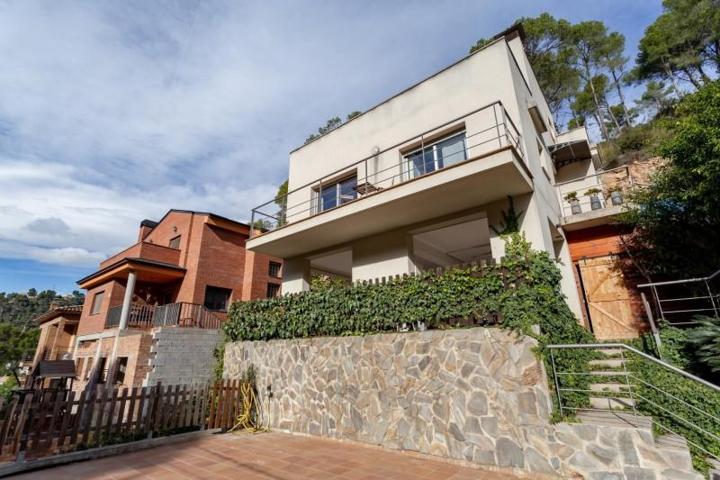 Chalet en venta en Vallirana, La selva negra photo 0