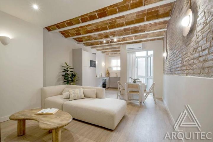 Piso en venta en Barcelona, Poble Sec photo 0