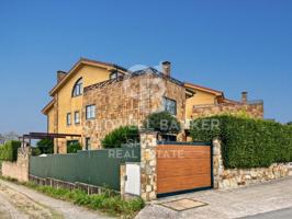 Chalet en venta en Oleiros photo 0