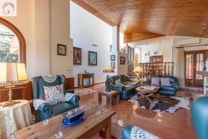 Chalet en venta en Huétor Vega, REBITES photo 0