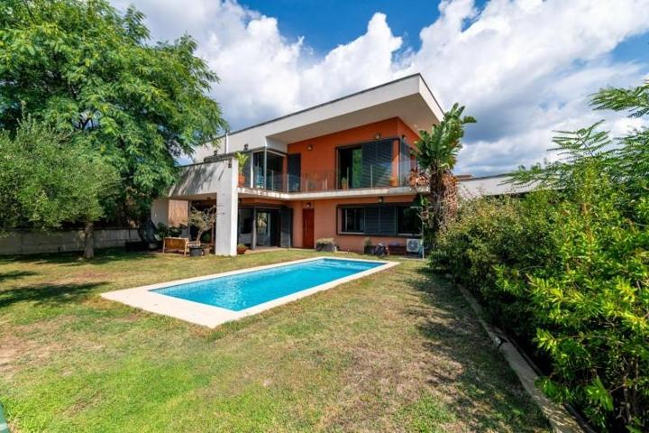 Casa en venta en Mataró, Urb Vallveric photo 0