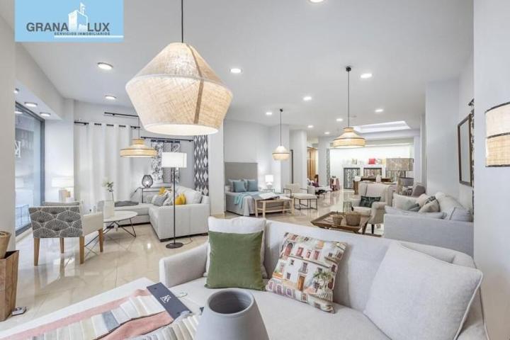 Edificio en venta en Granada, Centro photo 0