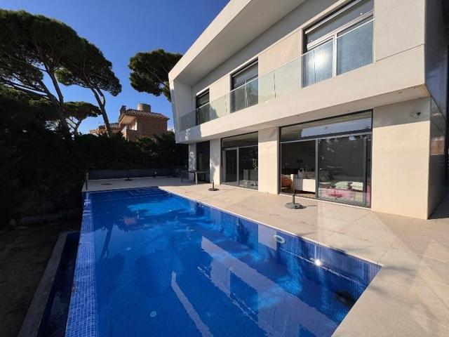 Casa en venta en Sant Feliu de Guíxols photo 0