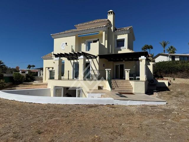 Chalet en venta en Estepona photo 0