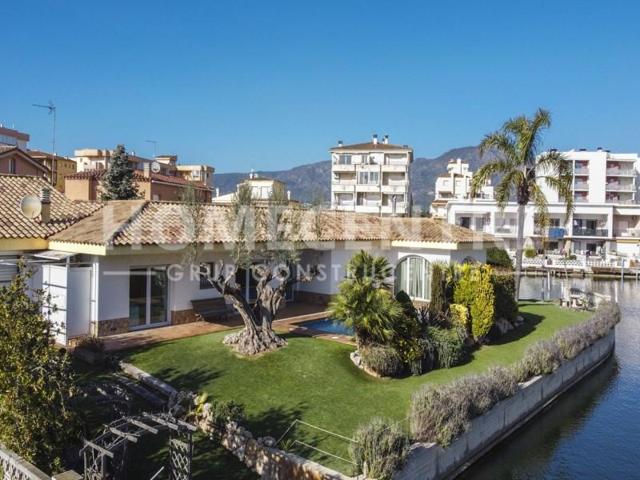 Casa en venta en Roses photo 0