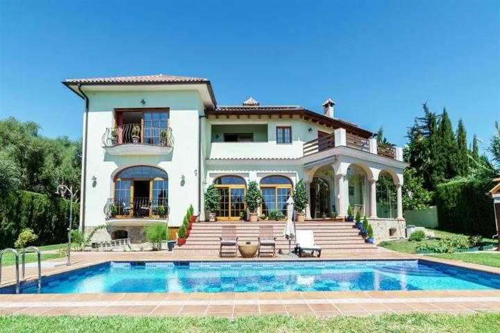 Chalet en venta en Marbella, Marbella Este - El Rosario photo 0