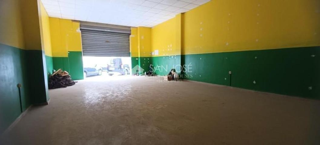 Local comercial en alquiler en Novelda, Parque de tráfico photo 0