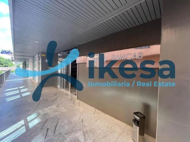 Oficina en venta en Tomares, Santa Eufemia photo 0